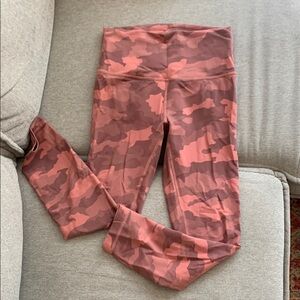 Lululemon 🍋 pink Camouflage Leggings
